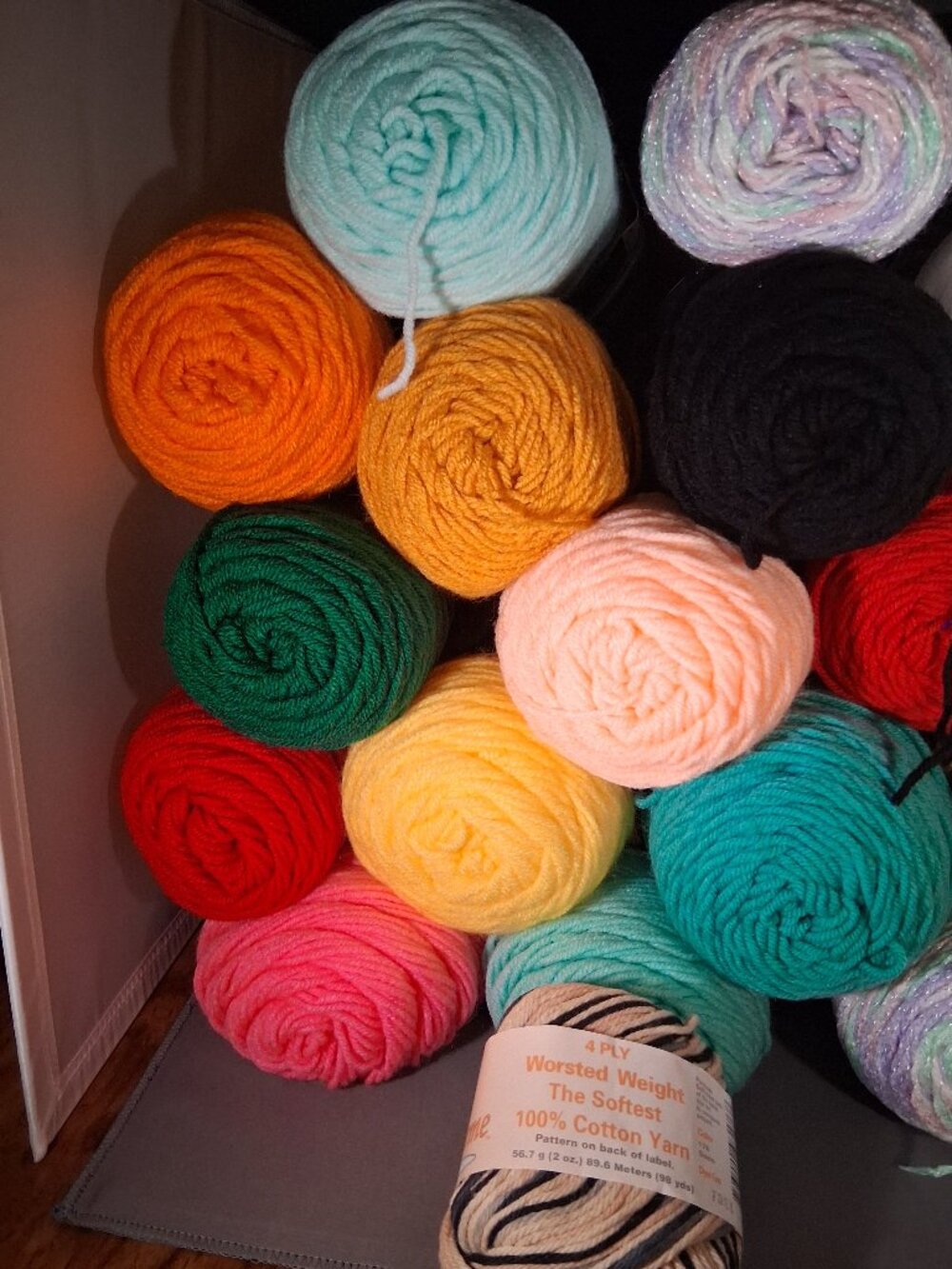 All Reainig Skeins for $30 Lrg Yarn Destash Lot Red Heart Vintage - Picture 2 of 7